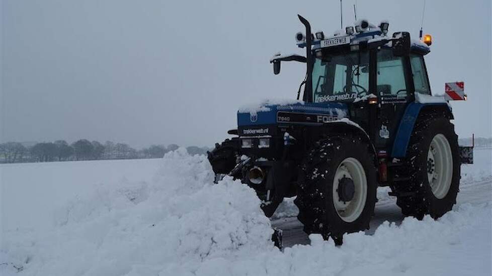 Sneeuw gladheidbestrijding sneeuwschuiven door Trekkerweb Doornbos Agrarisch loonwerk