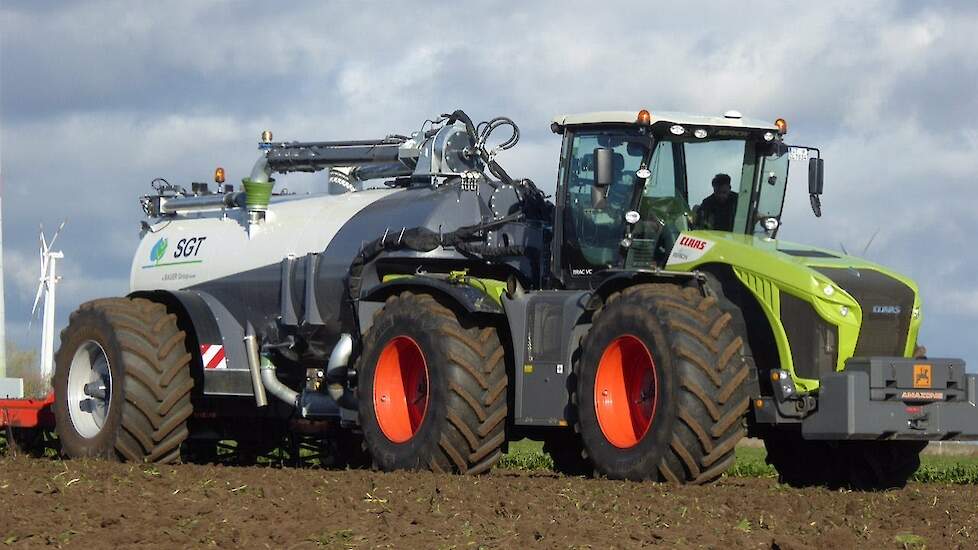 SGT nu ook met één asser zwanenhals voor Claas Xerion