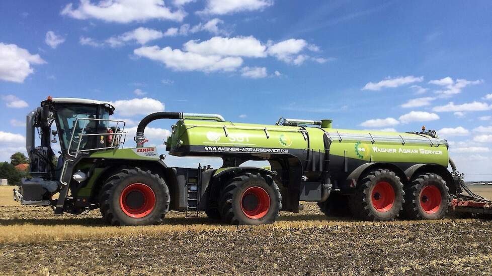 SGT/Bauer met nieuw tanksysteem voor de Claas Xerion ! primeur new Trekkerweb