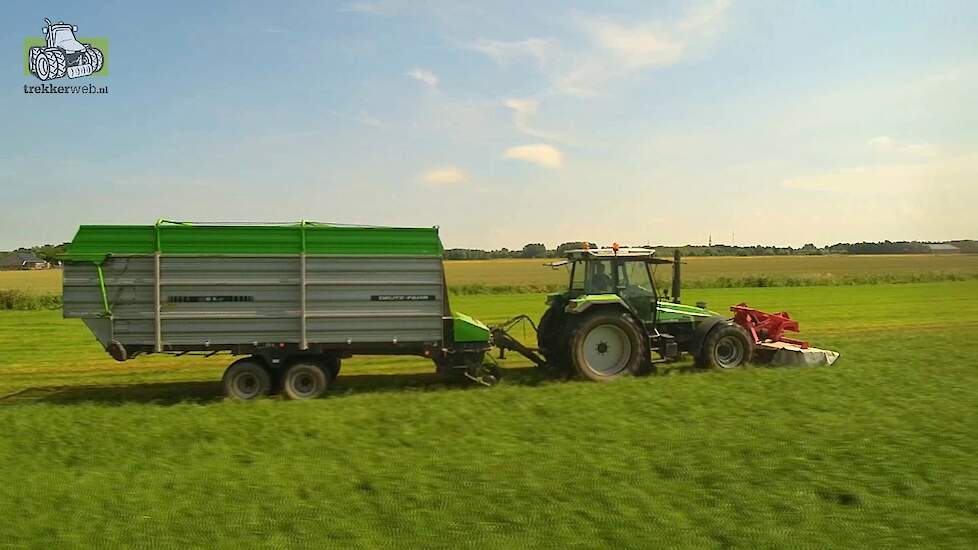 Zomerstalvoedering  Deutz-Fahr Agrostar 6.08,Lely Splendimo  Deutz Fahr K 6.47 opraapwagen