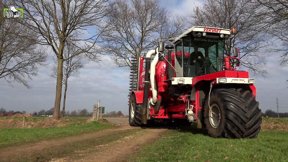 Loon en grondverzetbedrijf Buiting en zn.uit Silvolde grasland bemesten met Vervaet Trekkerweb