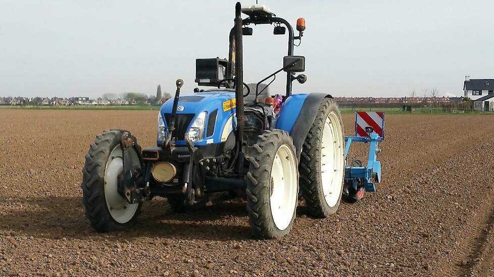 New Holland tnd 70 robottrekker met Trimble rtk-gps Trekkerweb