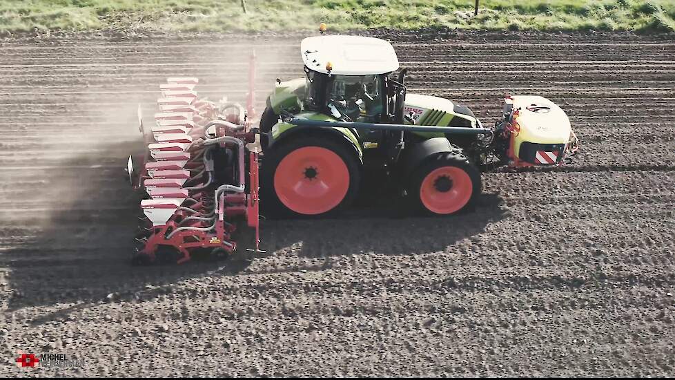 Loonbedrijf  JWD  Markvoort met  Kverneland  E-Drill