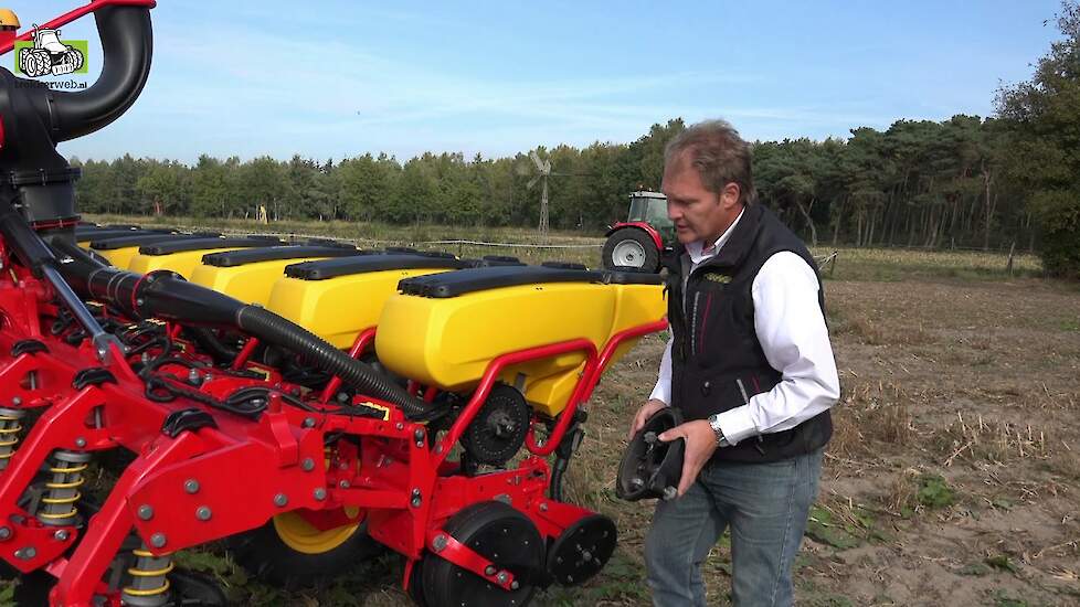 Uitleg van de Väderstad Tempo TPV Trekkerweb corn sowing