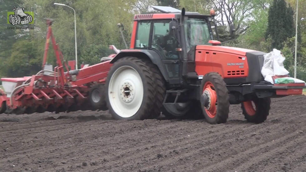 Soja bonen zaaien met de Valtra Valmet 8450 Trekkerweb