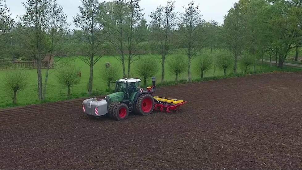 Loonbedrijf Westerveld maïszaaien met twee combinaties Väderstad Monosem Imants Trekkerweb