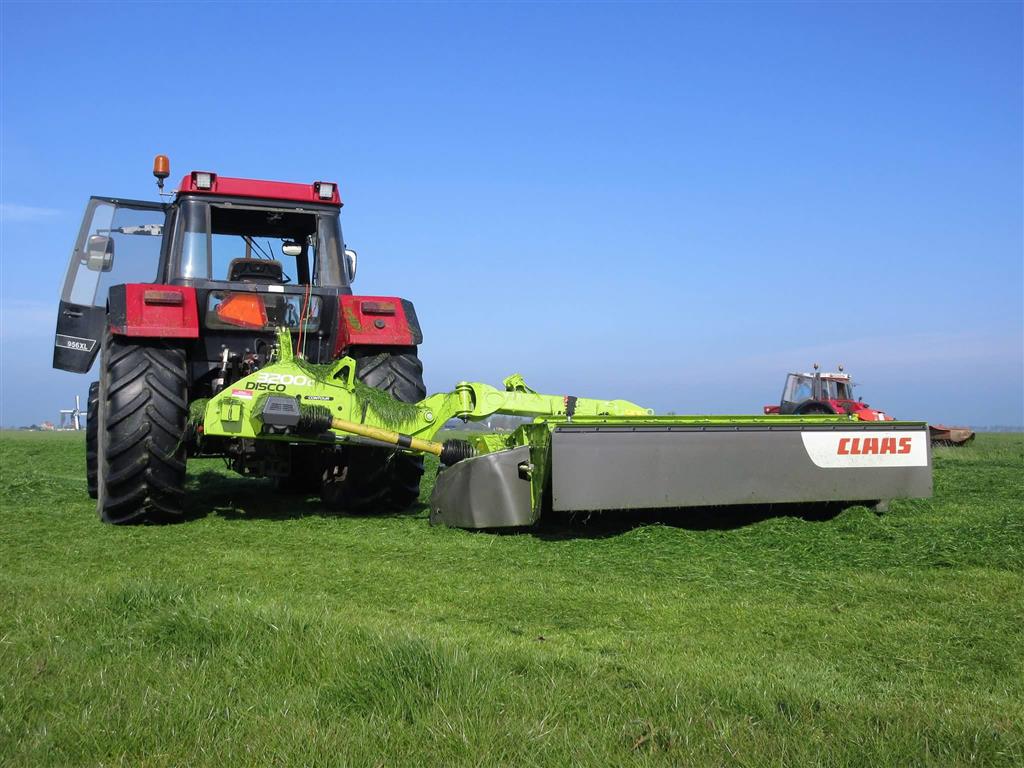 Case IH › Gras maaien met de Inter 956XL en Claas Disco 3200 ...