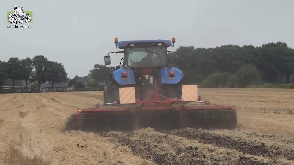 Volgas stoppel bewerking met New Holland T7540 en BeBoMa Trekkerweb