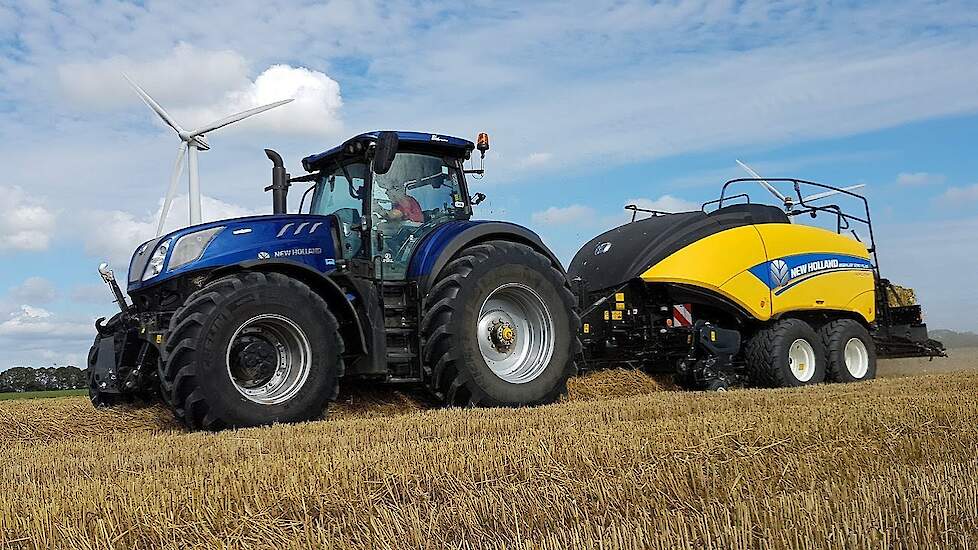 New Holland T7.315 HD met een New Holland BigBaler 1290 Plus Cropcutter Trekkerweb