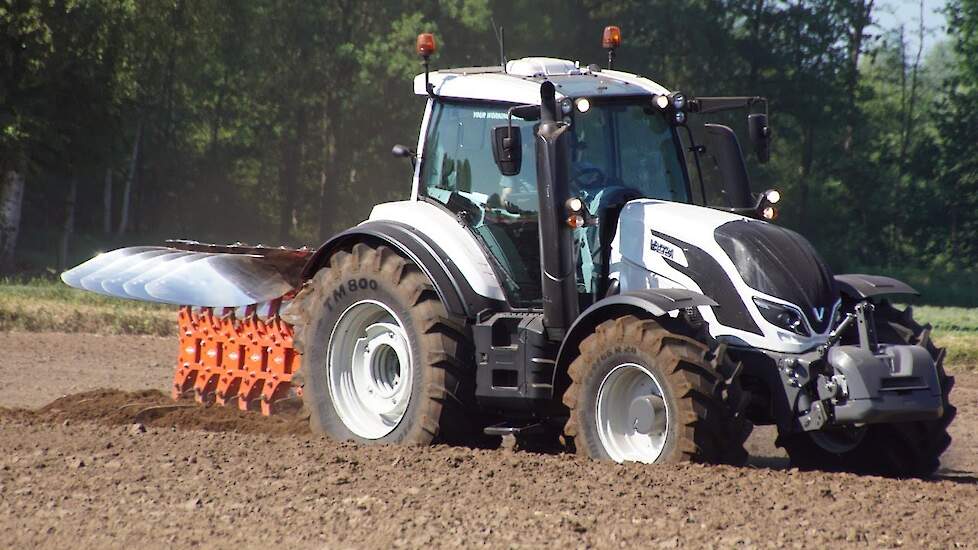 Europese introductie Valtra    Valtra YOUR WORKING MACHINE Trekkerweb