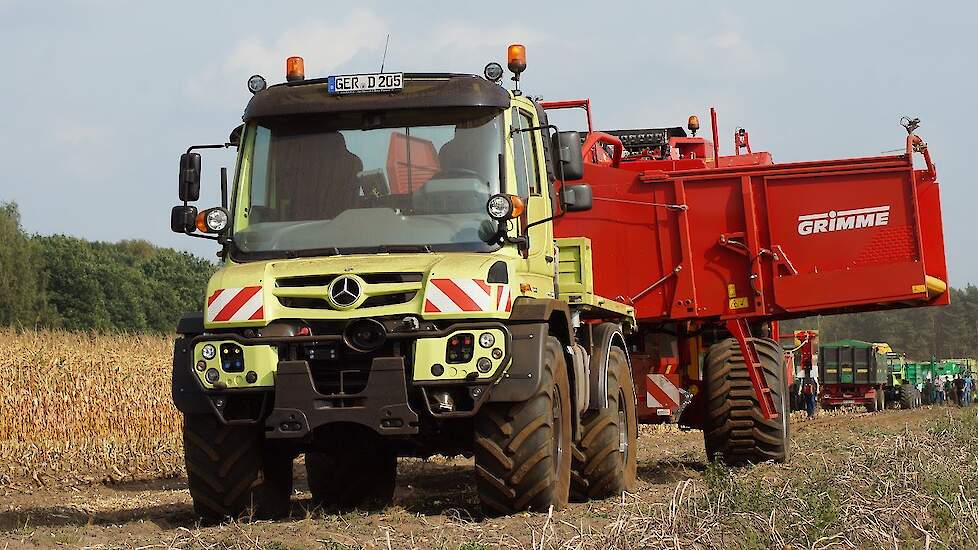 Unimog U530 met Grimme SE 150-60 MB-Trac Unimog Treffen Feldtage Nordhorn 2016 Trekkerweb