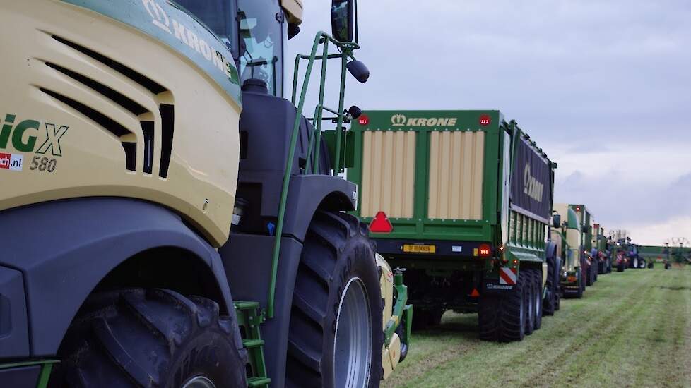 Prachtige Krone voederwinnings demonstratie in Pingjum Trekkerweb