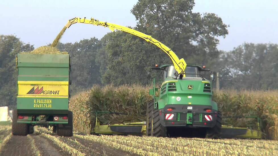 John Deere 8800i in België in de snijmaïs Trekkerweb