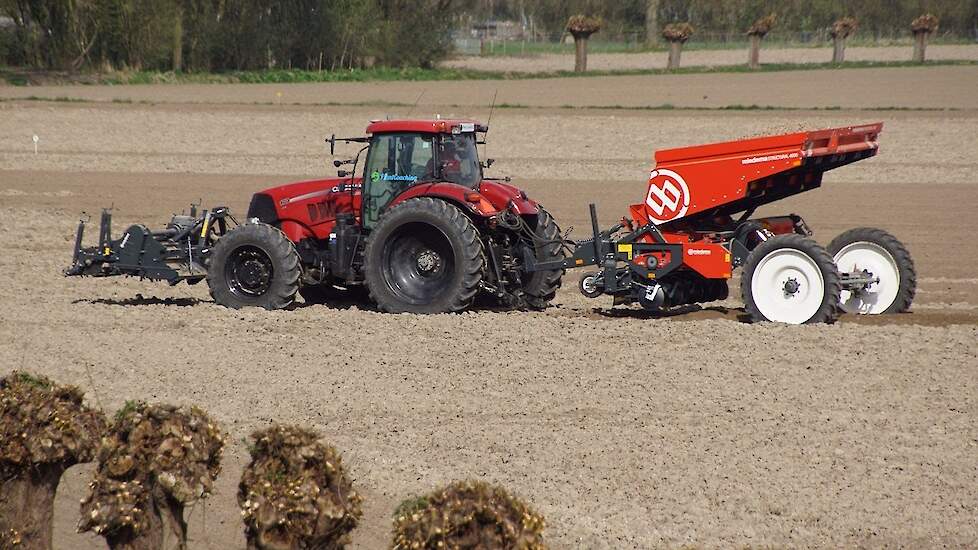 Burgemeester geeft startschot tot poten aardappelen PotatoEurope 2017 Trekkerweb