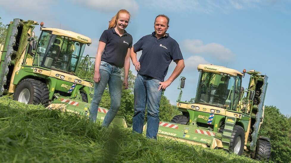 Graslandvriendelijke Vredestein banden onder Krone BiG M 420 zelfrijdende maaiers Trekkerweb