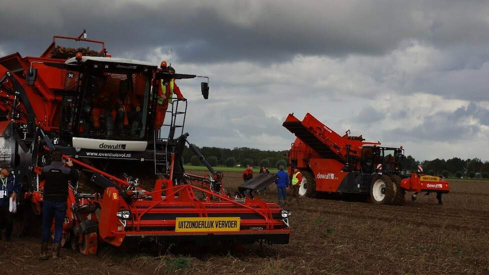 Rooimachines in actie tijdens PotatoEurope 2017 Trekkerweb