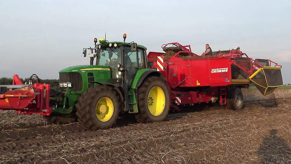 AARDAPPELS ROOIEN 2017 JOHN DEERE 7430 GRIMME SE 150 - 60