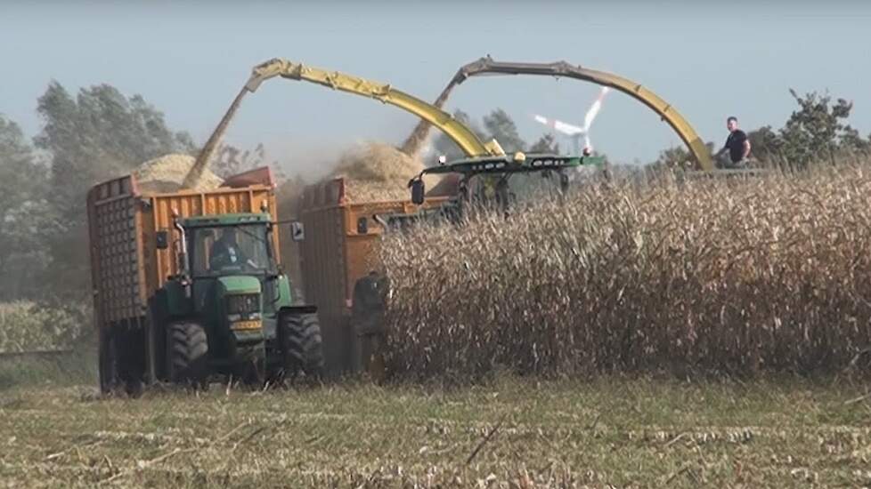 Loonbedrijf Vroege John Deere 7750 Pro Drive en John Deere 8300i in de maïs Trekkerweb