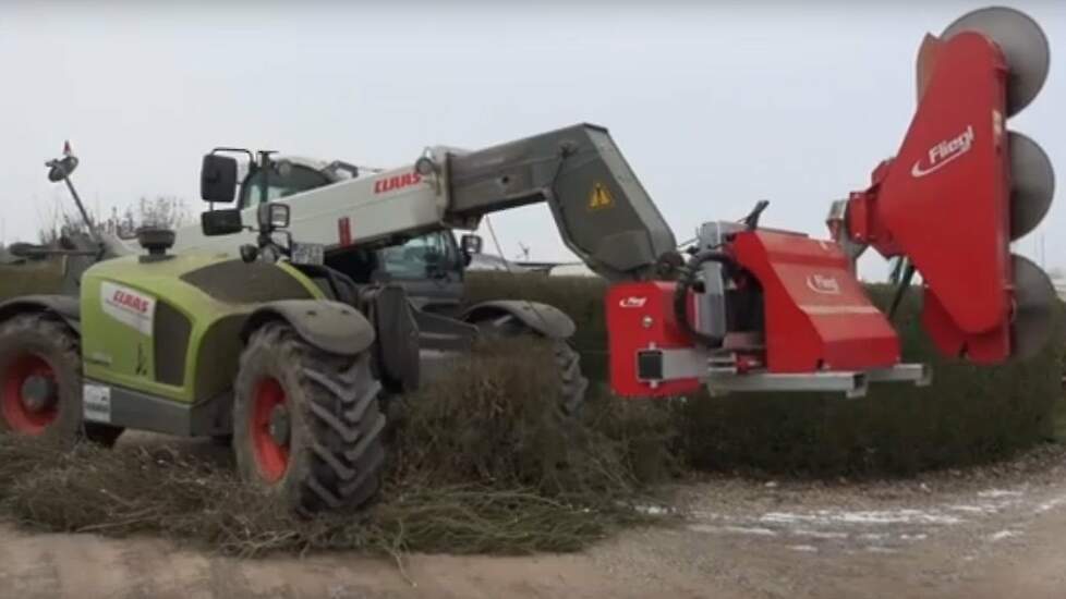 Struiken en bomen snoeien met Fliegl Trekkerweb