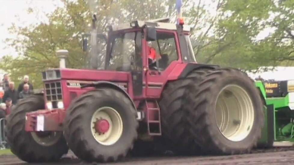 Case-IH 1455 op Trekkerslep 2010 - Trekkerweb.nl