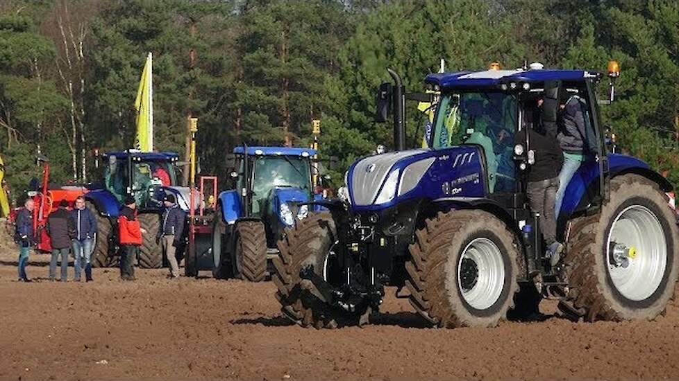 GPS en AutoCommand gebruikerstraining van New Holland rijders bij IPC in Schaarsbergen Trekkerweb