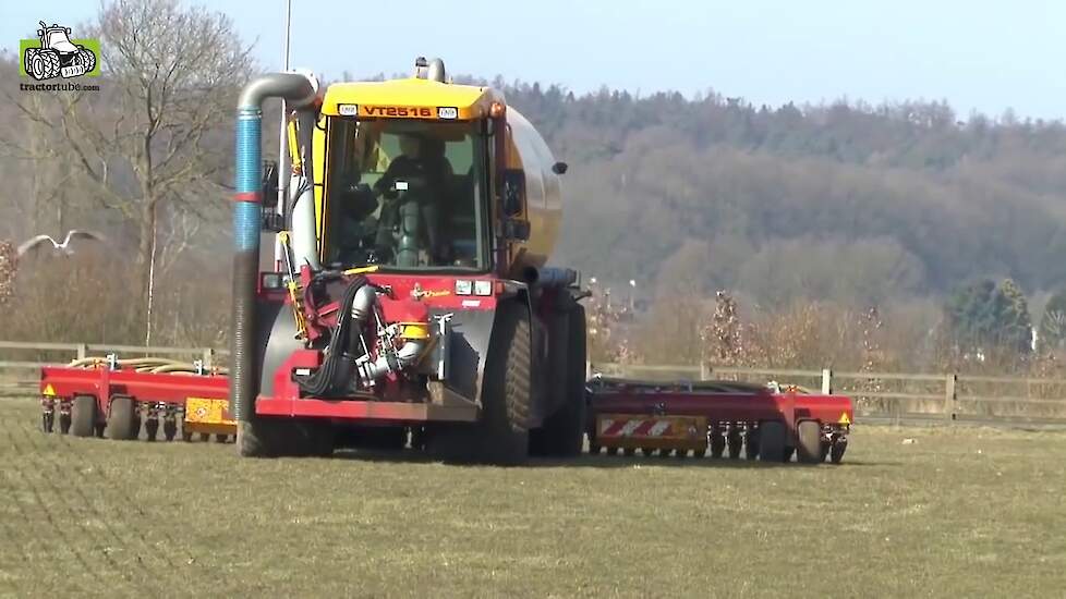 Loonbedrijf Vriesen met Vredo VT2516 grasland bemesten Trekkerweb