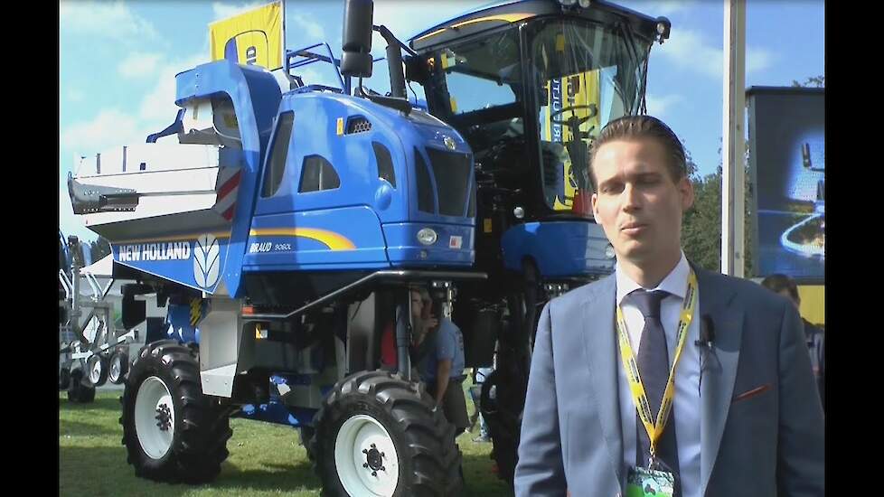 Zelfrijdende Braud druivenplukker van New Holland op de ATH 2014 Trekkerweb