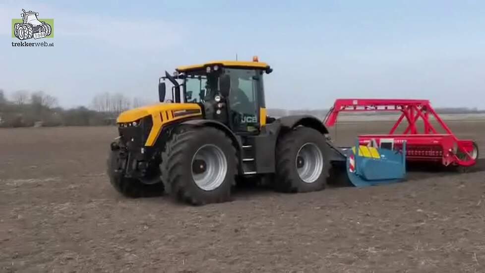 Primeur voor Gebr. Ruschen met JCB Fastrac 4220 Trekkerweb