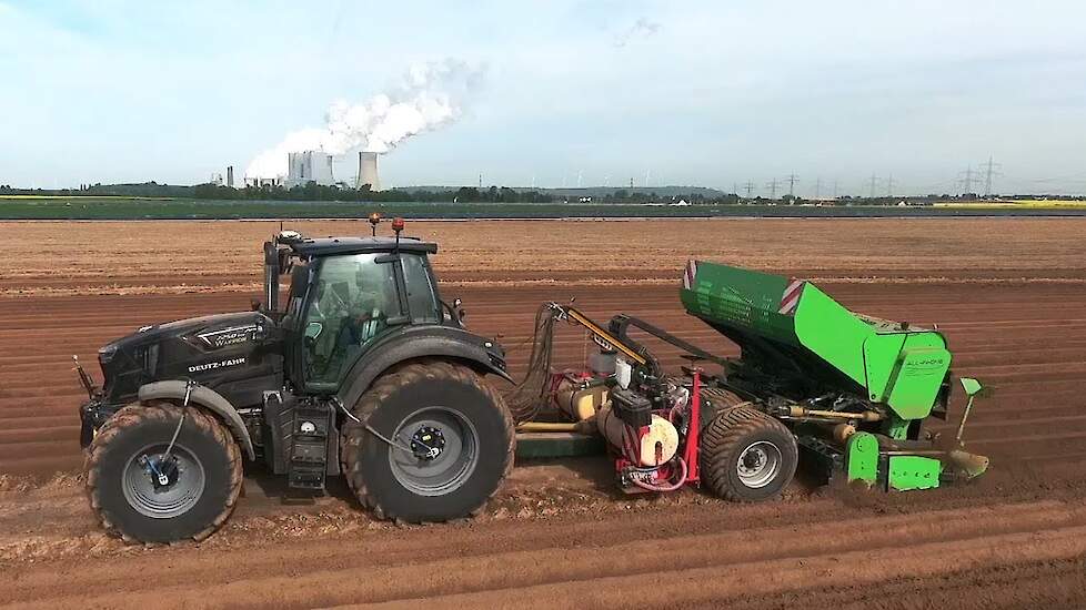 Deutz-Fahr 7250 TTV Black Warrior en Miedema All in One  Trekkerweb