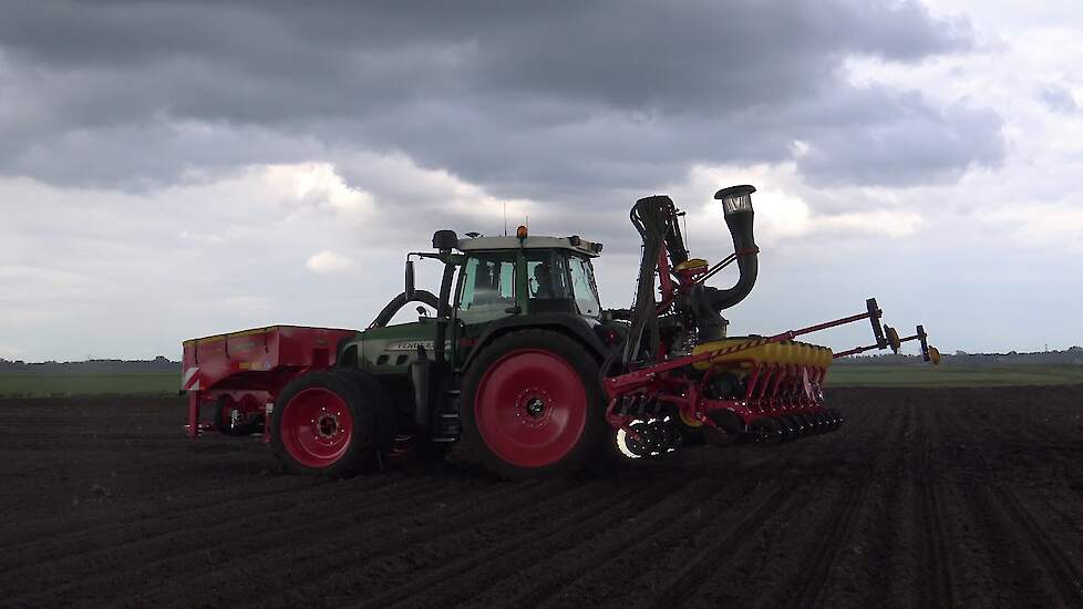 MAIS ZAAIEN 2018 MET EEN FENDT 818 VADERSTAD TP V8 TEMPO