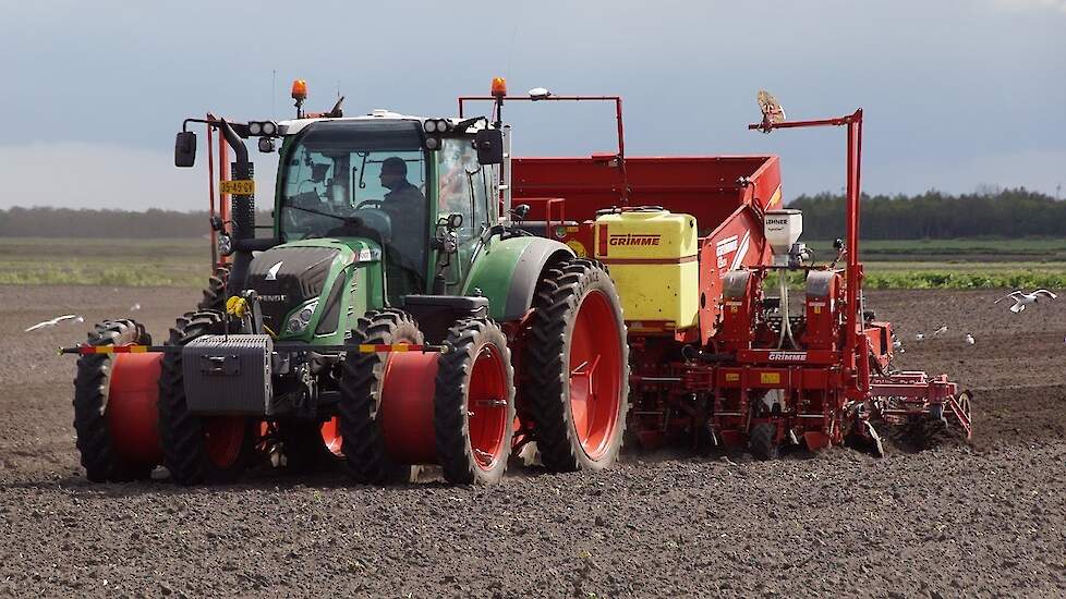 Grimme GL860 Compacta 8-rijige 6 t bunker, inklapbaar Fendt Vario 718 8-row Foldable Potato Planter