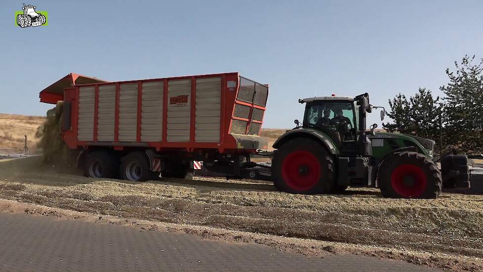 Loonbedrijf Klein-Hitpass met Kaweco silagewagens in de snijmaïs Trekkerweb