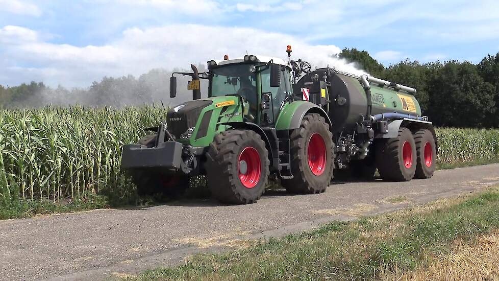 MAIS SPROEIEN MET EEN FENDT 828 & KAWECO PROFI.11.18