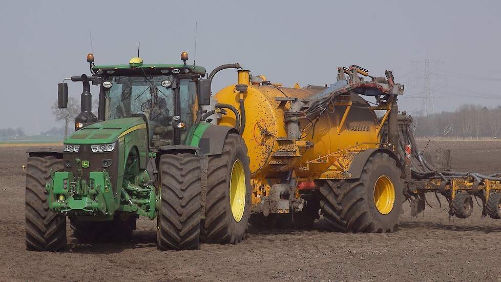 John Deere 8400R 450 pk met IPM van loonbedrijf Vroege Trekkerweb