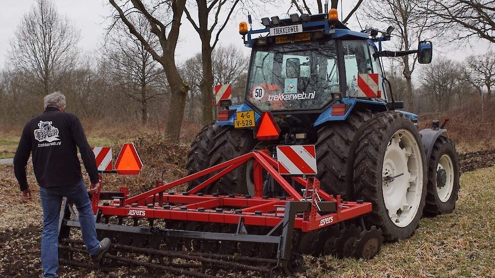 Evers Skyro en Ford 7840 SLE  inwerken groenbemester Trekkerweb