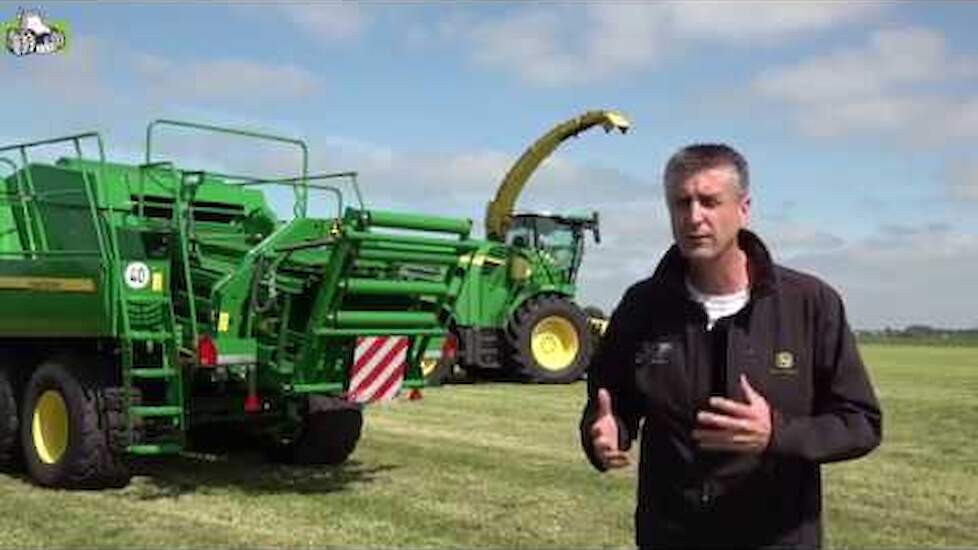 Gewoon hakselen met GroeNoord John Deere 8200 hakselaar Trekkerweb