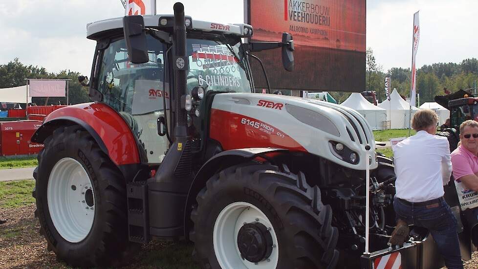 Wereld primeur bij Steyr 6 cilinder 6145 Profi CVT op de ATH