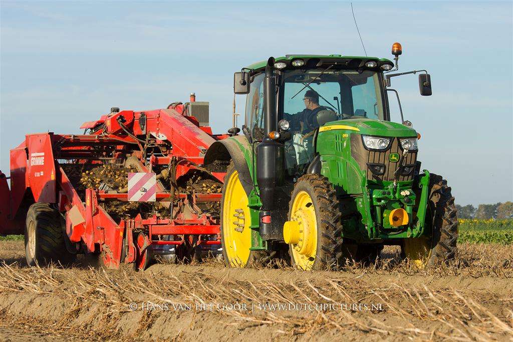 Grimme Aardappelen Rooien In Flevoland Met Grimme Gv 3000