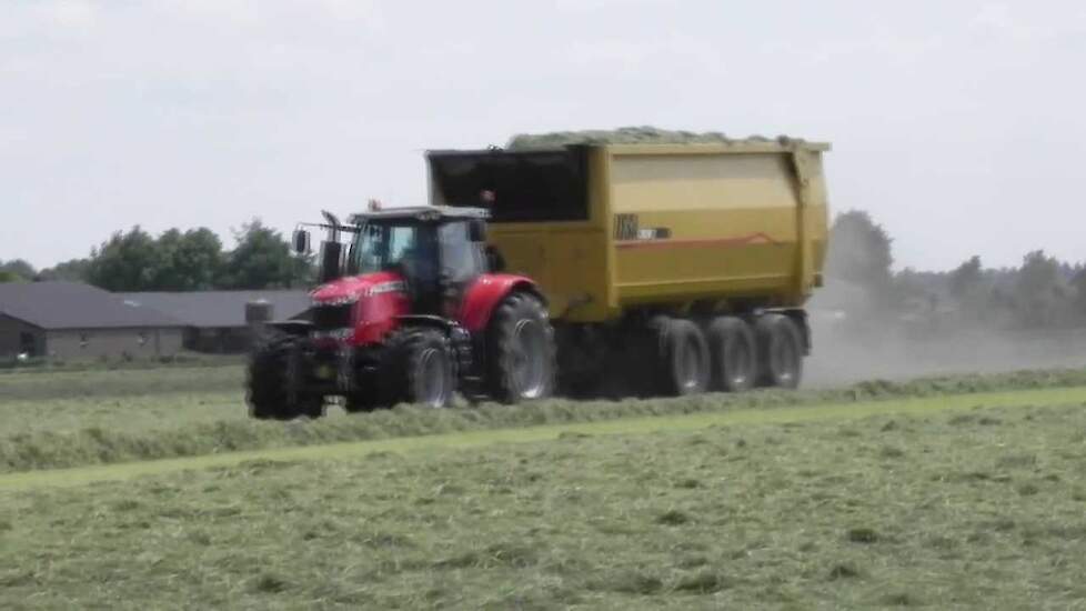 MF7624 DVT voor een USA Equipment 2000 Silagewagen Trekkerweb