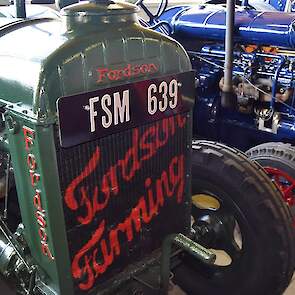 Een groene Fordson N uit 1944 met het originele Engelse kenteken er nog op. De woorden Fordson Farming op de radiateur heeft Martijn Rademakers er zelf opaangebracht.