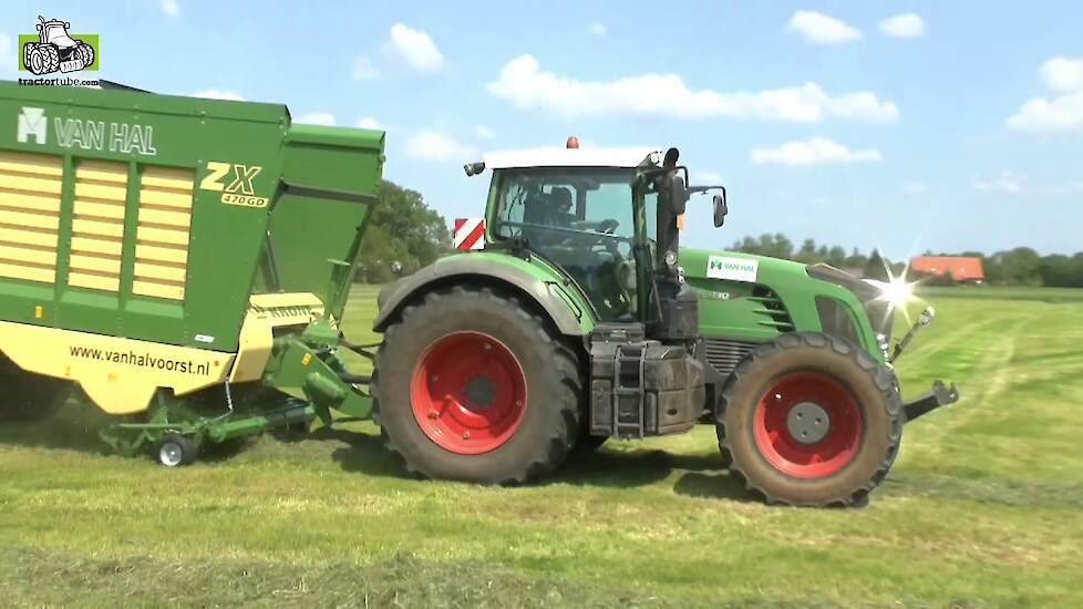 Gras oogst bij loonbedrijf van Hal uit Voorst met Fendt en Krone Trekkerweb