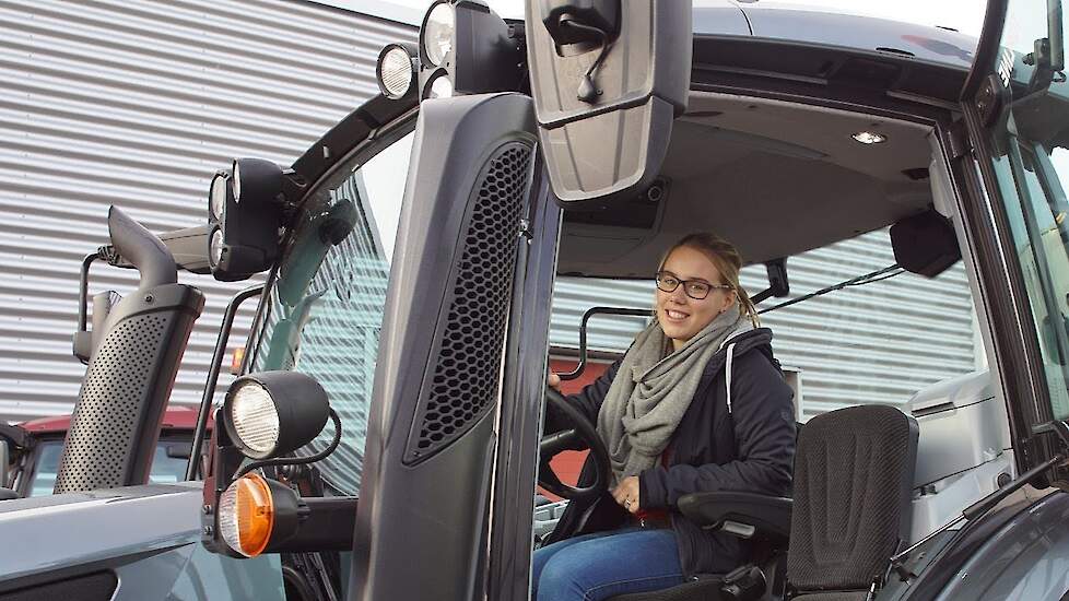 Valtra Girl Testdrive  N174 SmartTouch Offringa tractoren