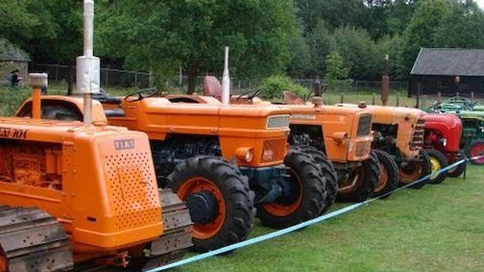Impressie oude tractoren en landbouwmachines in Schoonoord - Trekkerweb.nl