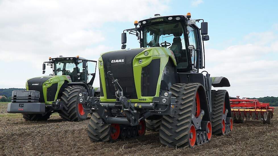 Claas Xerion Trac TS 5000 on tracks