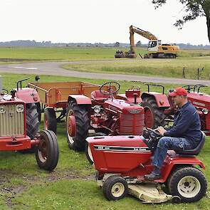 De Cub Cadet is eigenlijk een zitmaaier, die vooral onder jongeren aan populariteit wint als hobbytrekkertje