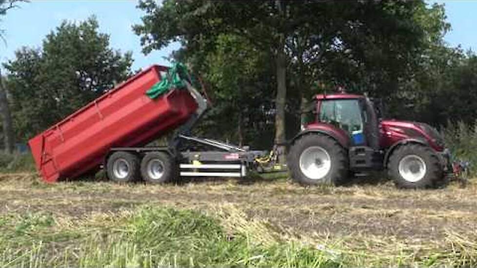 VALTRA T 174  TREKT CONTAINER OP BE BO MA METALECH PH 19  HAAKARMSYSTEEM