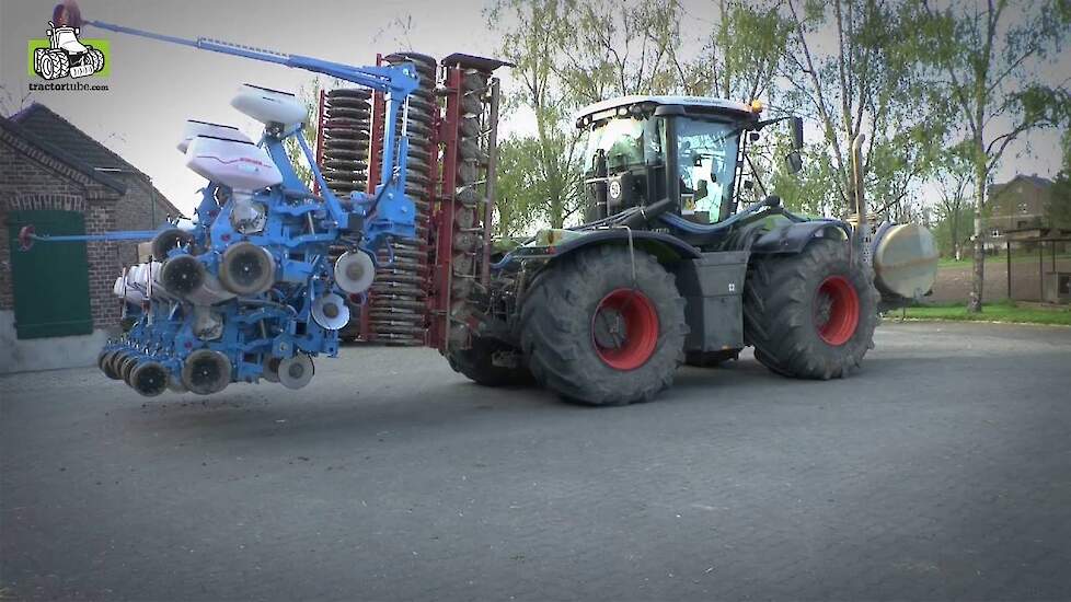 Maïszaaien met Claas Xerion en Monosem Monoshox NG Plus M Trekkerweb