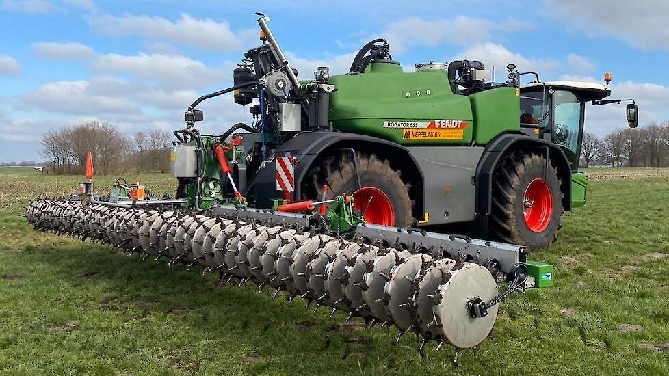 Fendt Rogator 655 met een 12 meter Duport Liquiliser