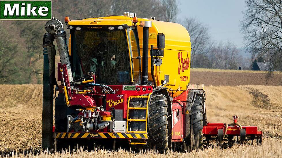 2020 | Vredo VT4546 V6 injecting slurry on hills | Two Fendt 924 with Kaweco | Van Gessel.