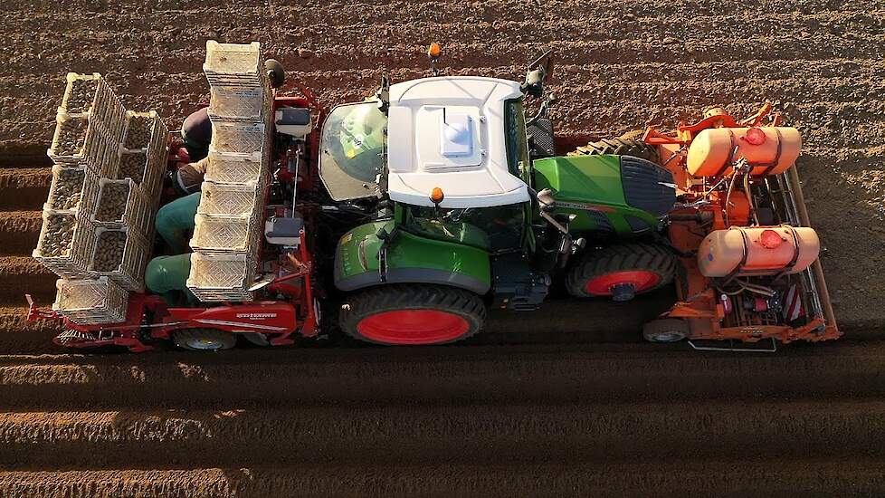 Grimme GL 420 en Fendt 720 aardappels aan het poten